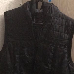 Short sleeved men’s nylon jacket.